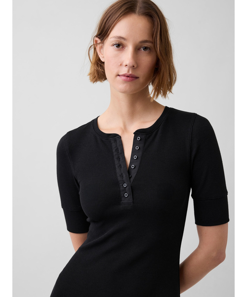 GAP(ギャップ)の「モダンリブ ヘンリーネック マキシワンピース(ワンピース・レディース・ブラウン/ブラック・XS/S/M/L/XXS)」の9枚目の写真