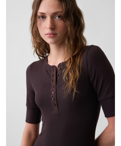 GAP(ギャップ)の「モダンリブ ヘンリーネック マキシワンピース(ワンピース・レディース・ブラウン/ブラック・XS/S/M/L/XXS)」の10枚目の写真