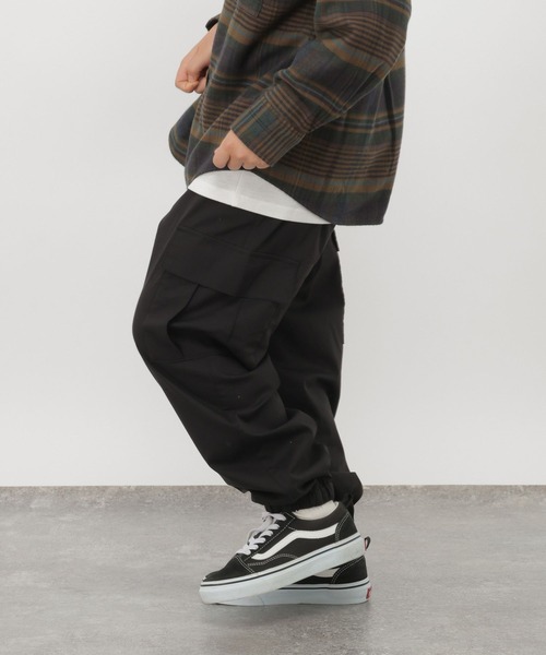GLOBAL WORK(グローバルワーク)の「スゴラクストレッチカーゴパンツ/1054503(カーゴパンツ・キッズ・ブラック/ベージュ/カーキ・130cm/140cm/150cm/160cm)」の8枚目の写真