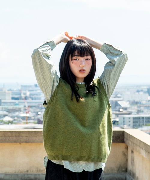 休日と詩(キュウジツトウタ)の「小さなポケットのベスト(ベスト・レディース・イエロー/ブラック/レッド/グリーン・FREE)」の1枚目の写真