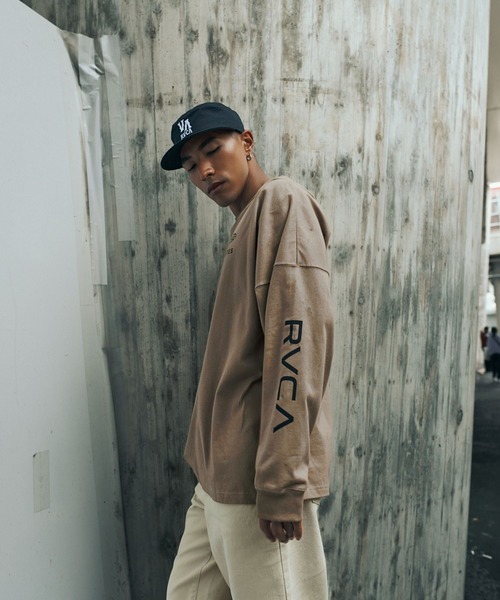 RVCA(ルーカ)の「RVCA メンズ STRAIGHT HEX LT ロンT 【2026年秋冬モデル】/ルーカバックプリント長袖ロンT(Tシャツ/カットソー・メンズ・オフホワイト/ブラック系その他2/ブラック/ベージュ/ブルー系その他・SMALL/X-LARGE/LARGE/MEDIUM)」の7枚目の写真