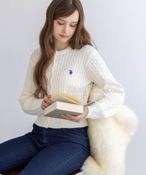 U.S. POLO ASSN.(ユーエスポロアッスン)の「【U.S. POLO ASSN.】clear 別注 ケーブルニットカーディガン(カーディガン/ボレロ・レディース・イエロー/アイボリー/ネイビー/グレー/ボルドー/ブラウン・F)」の2枚目の写真