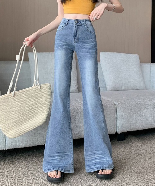 LEMOA(レモア)の「ヴィンテージライクハイウエストフレアデニムパンツ(デニムパンツ・レディース・ブルー・X-LARGE/LARGE/MEDIUM)」の4枚目の写真