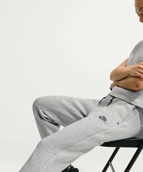 NIKE(ナイキ)の「ナイキ スポーツウェア テック フリース ウィメンズ ミッドライズ ジョガーパンツ / Nike Sportswear Tech Fleece Women's Mid-Rise Joggers HV6780-063 Dark Grey Heather(スウェットパンツ・レディース・グレー系その他・L/XS/M)」の4枚目の写真
