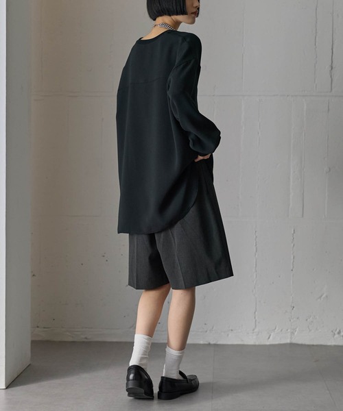 for/c(フォーシー)の「きれいめカジュアルシャツテールトップス【サスティナブル】(シャツ/ブラウス・レディース・ブラック/オフホワイト・M/L/LL)」の11枚目の写真