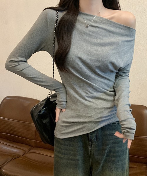 Aelina(エリナ)の「スリムフィット ハイネック インナートップス(Tシャツ/カットソー・レディース・ダークグレー/グレー・M/L)」の3枚目の写真