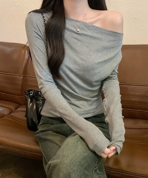 Aelina(エリナ)の「スリムフィット ハイネック インナートップス(Tシャツ/カットソー・レディース・ダークグレー/グレー・M/L)」の5枚目の写真