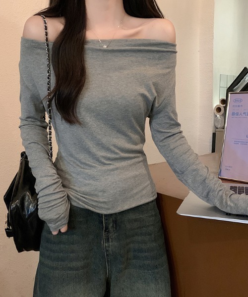 Aelina(エリナ)の「スリムフィット ハイネック インナートップス(Tシャツ/カットソー・レディース・ダークグレー/グレー・M/L)」の6枚目の写真