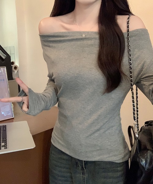 Aelina(エリナ)の「スリムフィット ハイネック インナートップス(Tシャツ/カットソー・レディース・ダークグレー/グレー・M/L)」の7枚目の写真