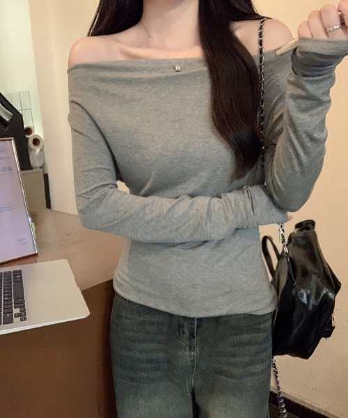 Aelina(エリナ)の「スリムフィット ハイネック インナートップス(Tシャツ/カットソー・レディース・ダークグレー/グレー・M/L)」の8枚目の写真