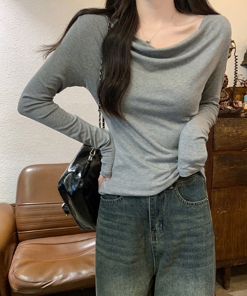Aelina(エリナ)の「スリムフィット ハイネック インナートップス(Tシャツ/カットソー・レディース・ダークグレー/グレー・M/L)」の11枚目の写真