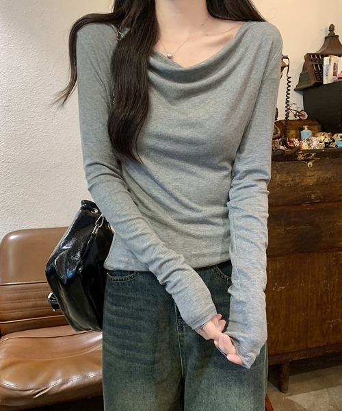 Aelina(エリナ)の「スリムフィット ハイネック インナートップス(Tシャツ/カットソー・レディース・ダークグレー/グレー・M/L)」の12枚目の写真