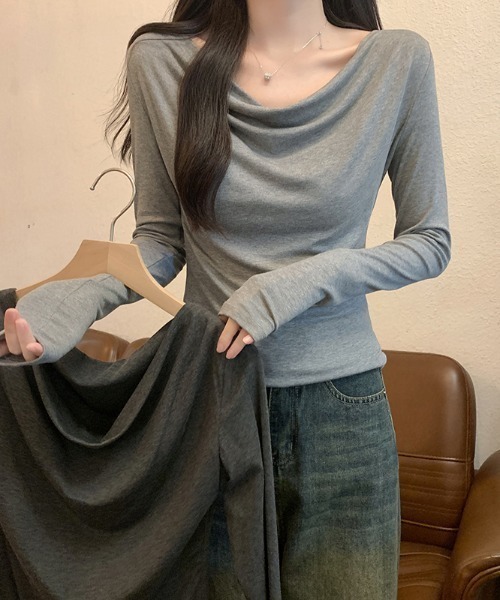 Aelina(エリナ)の「スリムフィット ハイネック インナートップス(Tシャツ/カットソー・レディース・ダークグレー/グレー・M/L)」の14枚目の写真