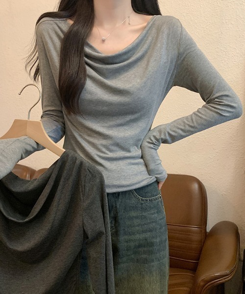 Aelina(エリナ)の「スリムフィット ハイネック インナートップス(Tシャツ/カットソー・レディース・ダークグレー/グレー・M/L)」の15枚目の写真