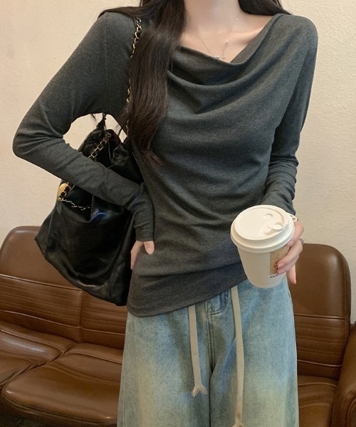 Aelina(エリナ)の「スリムフィット ハイネック インナートップス(Tシャツ/カットソー・レディース・ダークグレー/グレー・M/L)」の17枚目の写真