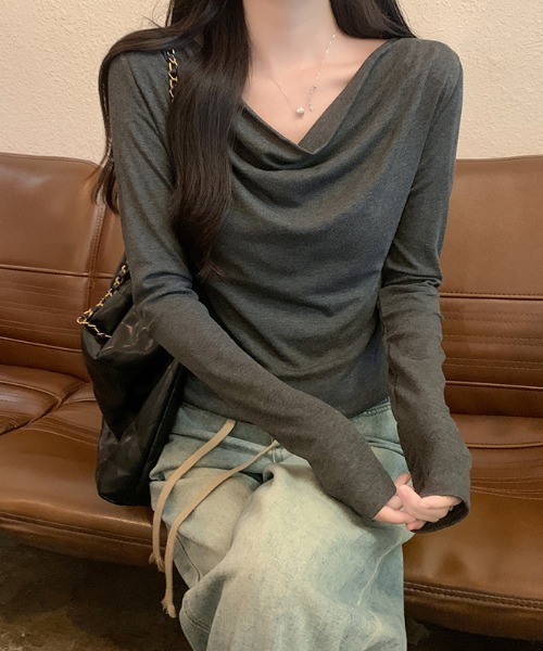 Aelina(エリナ)の「スリムフィット ハイネック インナートップス(Tシャツ/カットソー・レディース・ダークグレー/グレー・M/L)」の18枚目の写真