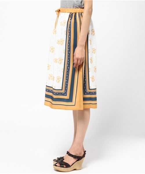 MOUSSY(マウジー)の「SCARF PRINT GATHER SK(スカート・レディース・ブルー系その他/ベージュ系その他/オレンジ系その他・2/1)」の5枚目の写真