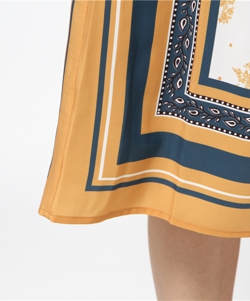 MOUSSY(マウジー)の「SCARF PRINT GATHER SK(スカート・レディース・ブルー系その他/ベージュ系その他/オレンジ系その他・2/1)」の9枚目の写真