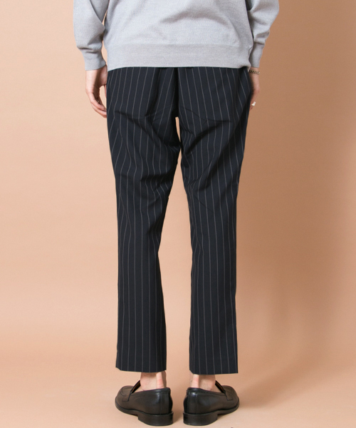 URBAN RESEARCH(アーバンリサーチ)の「UR ストライプタックテーパードパンツ(スラックス・メンズ・ネイビー/ブラウン・LARGE/MEDIUM)」の5枚目の写真