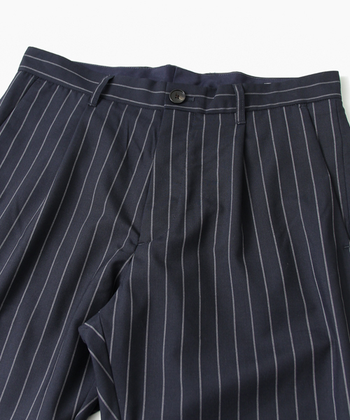 URBAN RESEARCH(アーバンリサーチ)の「UR ストライプタックテーパードパンツ(スラックス・メンズ・ネイビー/ブラウン・LARGE/MEDIUM)」の14枚目の写真