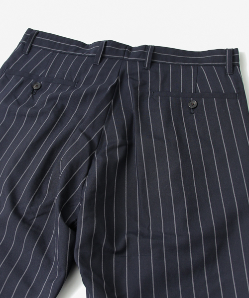 URBAN RESEARCH(アーバンリサーチ)の「UR ストライプタックテーパードパンツ(スラックス・メンズ・ネイビー/ブラウン・LARGE/MEDIUM)」の8枚目の写真