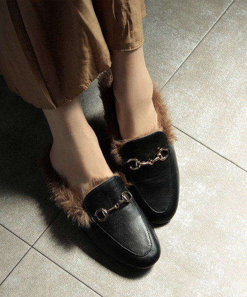 SESTO(セスト)の「ビット付きローファースリッパサンダル/エコファーサンダル/ミュールサンダル(サンダル・レディース・ブラック系その他/ネイビー/ボルドー/レッド系その他/ブラック・M/LL/3L/L/S)」の2枚目の写真