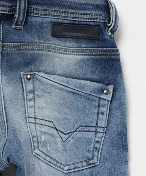 DIESEL（ディーゼル）の「00J3RVKXA32（デニムパンツ・キッズ・インディゴブルー・10Y/12Y/14Y/16Y/4Y/6Y/8Y）」の4枚目の写真