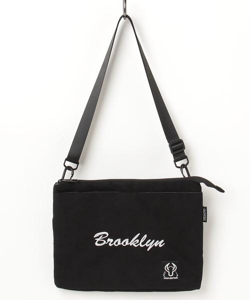 YAKPAK（ヤックパック）の「WEB限定 YAKPAK 刺繍サコッシュ（ショルダーバッグ・メンズ・オフホワイト/ブラック/ホワイト/ダークグレー・FREE）」の4枚目の写真