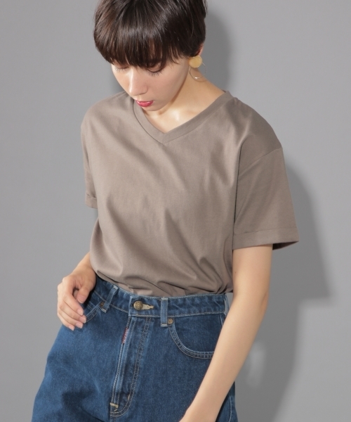 PAGEBOY(ページボーイ)の「VネックユルTシャツ(Tシャツ/カットソー・レディース・ブラック/オフホワイト/スモークグレー/ホワイト系その他・FREE)」の4枚目の写真