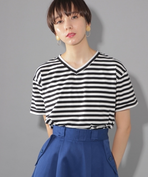 PAGEBOY(ページボーイ)の「VネックユルTシャツ(Tシャツ/カットソー・レディース・ブラック/オフホワイト/スモークグレー/ホワイト系その他・FREE)」の1枚目の写真