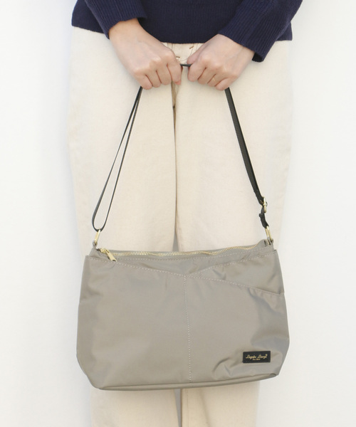 Legato Largo（レガートラルゴ）の「【Legato Largo】レガートラルゴ 撥水ポリキャンバス10ポケショルダーバッグ（ショルダーバッグ・レディース・グレー/ブラック/ワインレッド/マスタード/ダークブルー・FREE）」の3枚目の写真