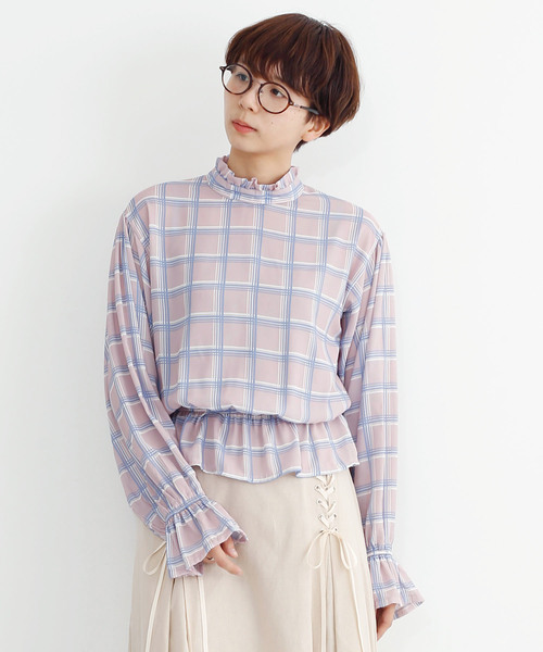 merlot(メルロー)の「フリルネックチェックシフォンブラウス3036(シャツ/ブラウス)」|ピンク