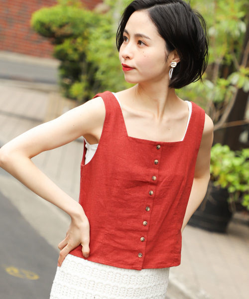 LOWRYS FARM（ローリーズファーム）の「Ｌ／Ｒスクエアノースリーブ　836516（シャツ/ブラウス・レディース・ブラック/ベージュ/オフホワイト/ブラウン・FREE）」の3枚目の写真