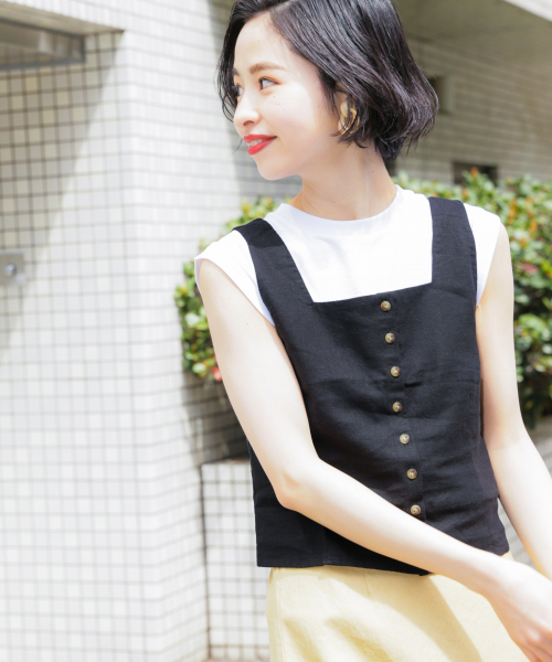 LOWRYS FARM（ローリーズファーム）の「Ｌ／Ｒスクエアノースリーブ　836516（シャツ/ブラウス・レディース・ブラック/ベージュ/オフホワイト/ブラウン・FREE）」の2枚目の写真