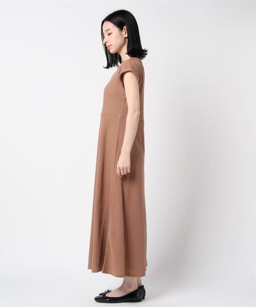 TRUDEA(トルディア)の「ワッフルフレアワンピース(ワンピース・レディース・チャコールグレー/ブラック/ネイビー/アイボリー/モカ・MEDIUM)」の7枚目の写真