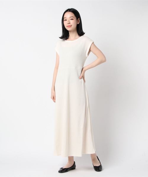 TRUDEA(トルディア)の「ワッフルフレアワンピース(ワンピース・レディース・チャコールグレー/ブラック/ネイビー/アイボリー/モカ・MEDIUM)」の8枚目の写真