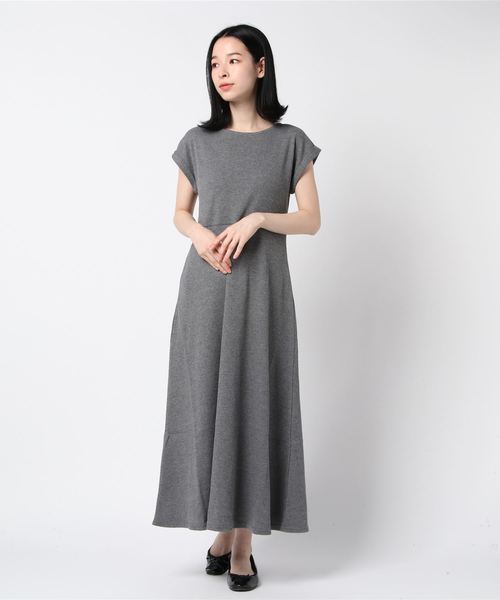 TRUDEA(トルディア)の「ワッフルフレアワンピース(ワンピース・レディース・チャコールグレー/ブラック/ネイビー/アイボリー/モカ・MEDIUM)」の10枚目の写真