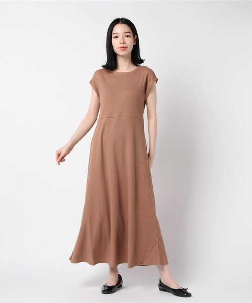 TRUDEA(トルディア)の「ワッフルフレアワンピース(ワンピース・レディース・チャコールグレー/ブラック/ネイビー/アイボリー/モカ・MEDIUM)」の11枚目の写真