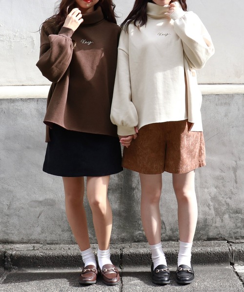 PairPair（ペアペア）の「ロゴ刺繍タートルネックプルオーバー（Tシャツ/カットソー・レディース・ブラウン系その他/ピンク系その他/ライトベージュ・FREE）」の4枚目の写真