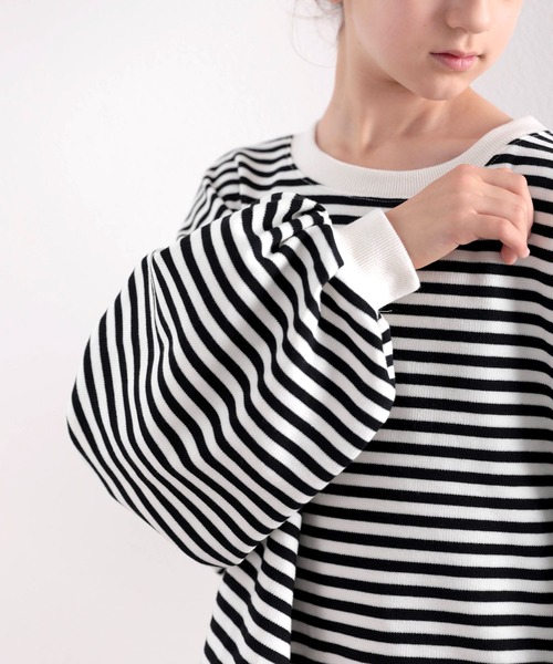 classicalelf(クラシカルエルフ)の「キッズ ゆったりルーズシルエット バルーンスリーブボーダー柄or無地トレーナー(長袖)(スウェット・キッズ・ベージュ/ブラック系その他/ブラウン系その他/アイボリー・130/140/150)」の6枚目の写真