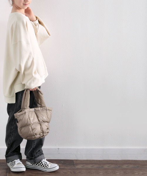 classicalelf(クラシカルエルフ)の「キッズ ゆったりルーズシルエット バルーンスリーブボーダー柄or無地トレーナー(長袖)(スウェット・キッズ・ベージュ/ブラック系その他/ブラウン系その他/アイボリー・130/140/150)」の16枚目の写真