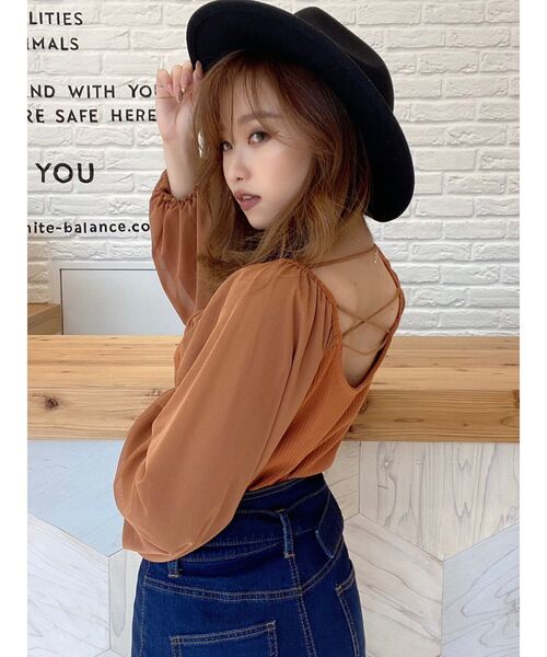 RESEXXY（リゼクシー）の「バックオープントップス（Tシャツ/カットソー・レディース・ブラック/ブラウン/ワイン・FREE）」の2枚目の写真