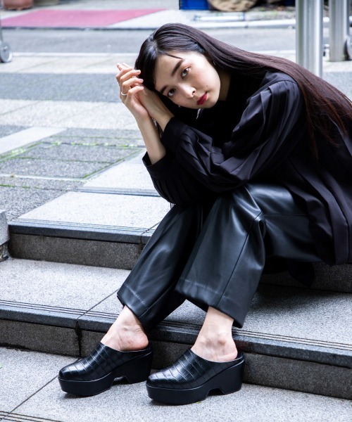 HAREハレ パイソン柄サイドゴアチャンキーブーツ ショートブーツ HAREハレ パイソン柄サイドゴアチャンキーブーツ ショートブーツ