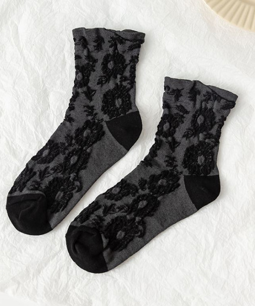 c.u.l（シーユーエル）の「【c.u.l】総柄レトロフラワー 花柄ミドル丈ソックス cula131（ソックス/靴下・レディース・ホワイト/ブラック/ブラウン/ベージュ/モカ/アイボリー/イエロー/グレー/ブラック系その他/ネイビー/イエロー系その他/イエロー系その他2/オレンジ/ブルー/ライトブラウン/ブラック系その他2/ホワイト系その他/パープル/グリーン・FREE）」の6枚目の写真