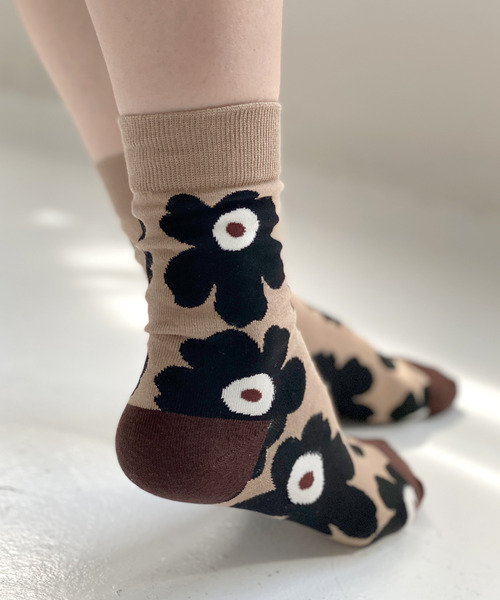 c.u.l（シーユーエル）の「【c.u.l】総柄レトロフラワー 花柄ミドル丈ソックス cula131（ソックス/靴下・レディース・ホワイト/ブラック/ブラウン/ベージュ/モカ/アイボリー/イエロー/グレー/ブラック系その他/ネイビー/イエロー系その他/イエロー系その他2/オレンジ/ブルー/ライトブラウン/ブラック系その他2/ホワイト系その他/パープル/グリーン・FREE）」の9枚目の写真