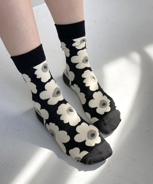 c.u.l（シーユーエル）の「【c.u.l】総柄レトロフラワー 花柄ミドル丈ソックス cula131（ソックス/靴下・レディース・ホワイト/ブラック/ブラウン/ベージュ/モカ/アイボリー/イエロー/グレー/ブラック系その他/ネイビー/イエロー系その他/イエロー系その他2/オレンジ/ブルー/ライトブラウン/ブラック系その他2/ホワイト系その他/パープル/グリーン・FREE）」の5枚目の写真