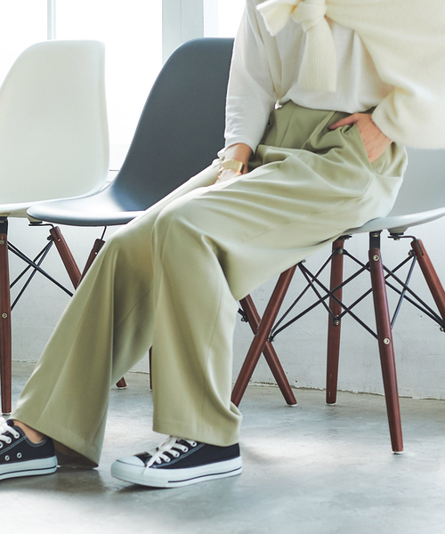 qualite（カリテ）の「【WEB・一部店舗限定】サテンセンタープレスパンツ（その他パンツ・レディース・ベージュ/ネイビー/カーキ・38/36）」の2枚目の写真