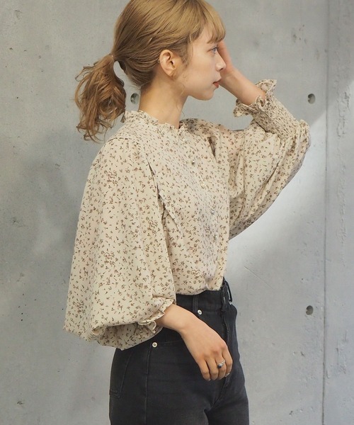 tiptop(ティップトップ)の「キラキラボタンフリルネック2wayブラウス(シャツ/ブラウス・レディース・グリーン/A/B/ブルー/ブラック/オフホワイト・FREE)」の19枚目の写真