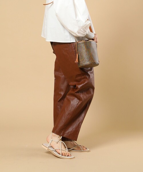 FREAK'S STORE（フリークスストア）の「フェイクレザーロングパンツ（スラックス・レディース・ブラック/ベージュ/ブラウン・SMALL/MEDIUM）」の3枚目の写真