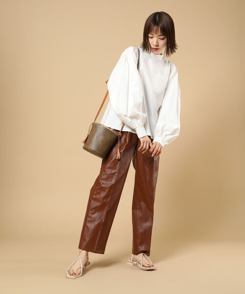 FREAK'S STORE（フリークスストア）の「フェイクレザーロングパンツ（スラックス・レディース・ブラック/ベージュ/ブラウン・SMALL/MEDIUM）」の22枚目の写真